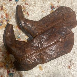 Old Gringo women’s cowboy boots size 8.5